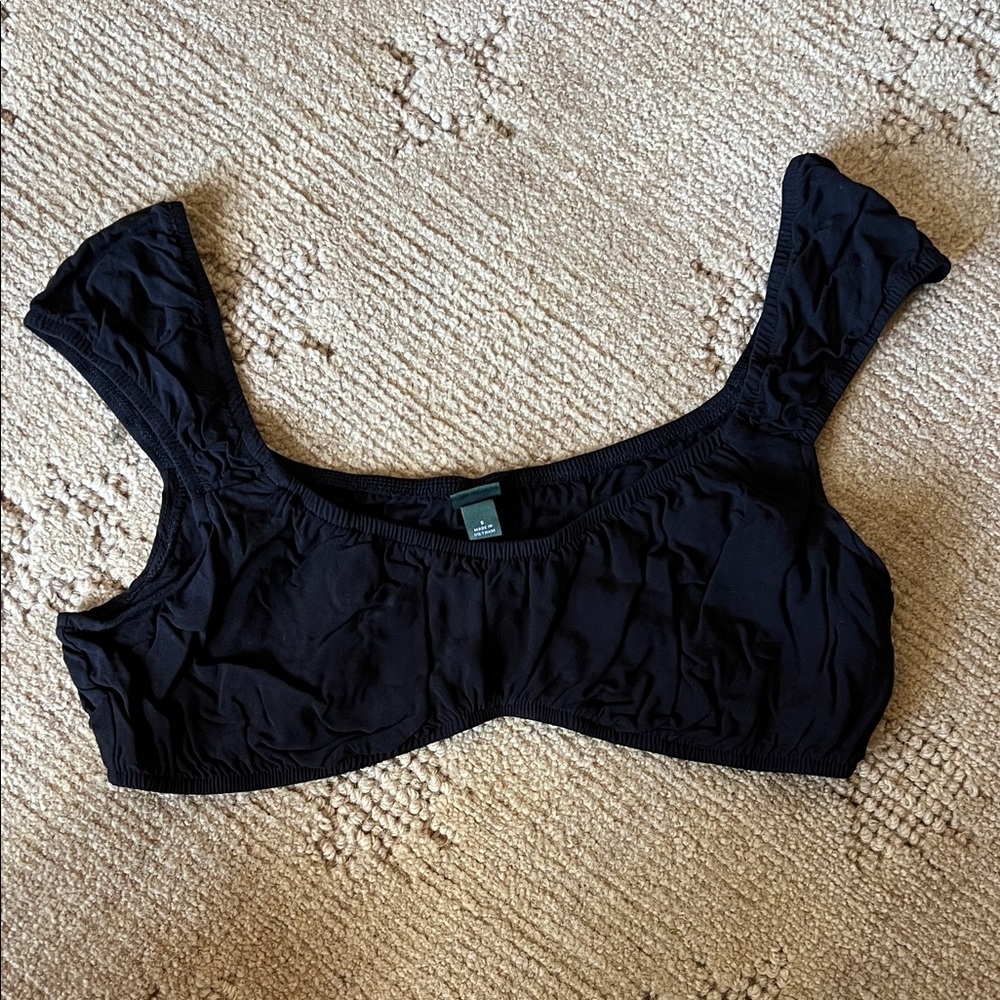 Black Cap Sleeve Cropped Top